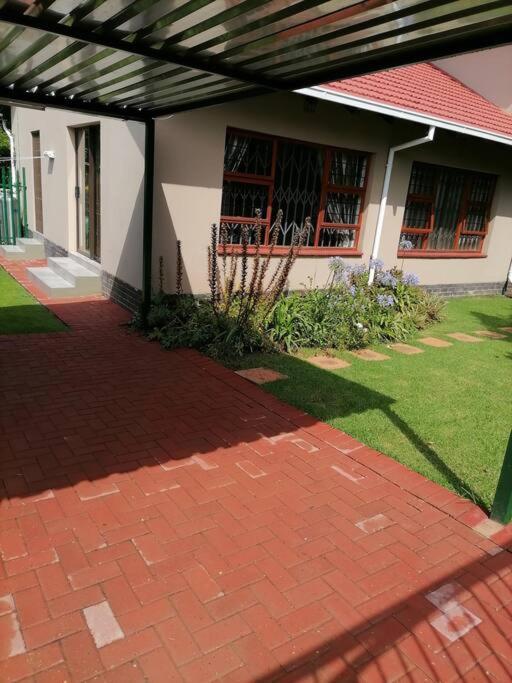 Garden And Park Leisure On Tugela Apartman Benoni Kültér fotó